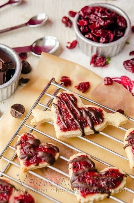 vegan valentines biscuits