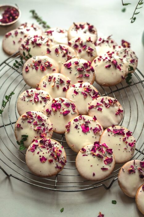 vegan valentines cookies