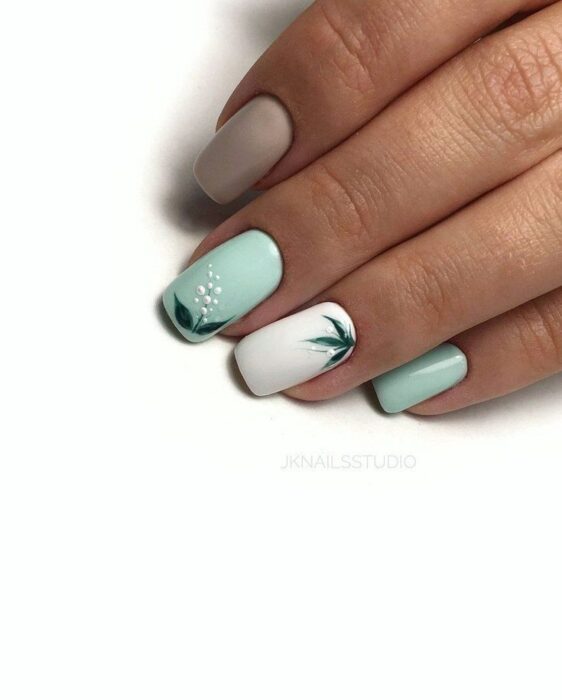 summer nail inspo