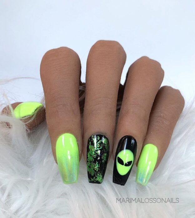 alien nails design